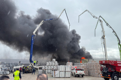 Balıkesir’de yapı malzemesi deposunda yangın