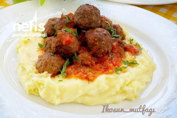 Patates Püresi Yatağında Soslu Köfte