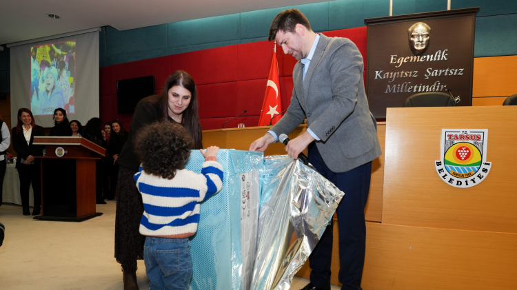 Tarsus'ta 'Dilek Ağacı' meyve verdi 50 çocuğun hayali gerçek oldu 2