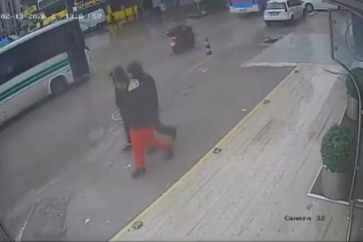 Adana’da çukura düşen motosikletli ölümden döndü