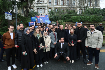 Cumhurbaşkanı Erdoğan, Boğaziçi Üniversiteli öğrencilerle kampüste yürüdü