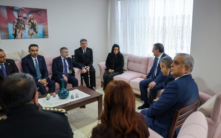 Cumhurbaşkanı Yardımcısı Cevdet Yılmaz'dan Mersin'de şehit ailesine ziyaret 2