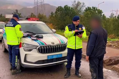 Hatay’da trafiği tehlikeye atan sürücüye dron engeli