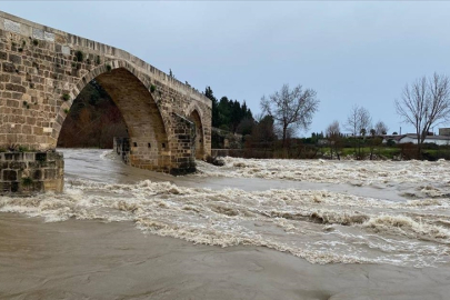 Kuvvetli rüzgar ve sağanak hayatı olumsuz etkiliyor