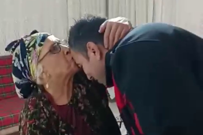 Mahsur kalan yaşlı kadın, itfaiyeciyi alnından öperek teşekkür etti