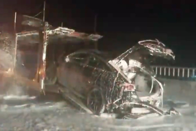 Osmaniye’de araç taşıyan tır alev aldı: 3 araç kullanılamaz hale geldi