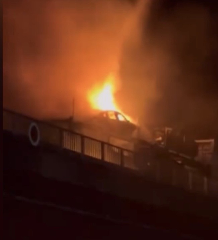 Osmaniye’de araç taşıyan tır alev aldı 3 araç kullanılamaz hale geldi 2