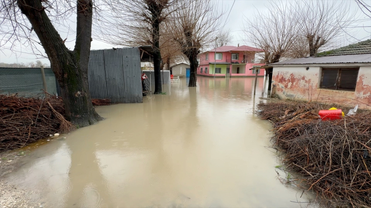 Osmaniye'de sağanak nedeniyle evleri ve tarım arazilerini su bastı 2