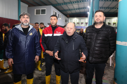 Yüreğir Belediyesi, şiddetli yağışta görev başında