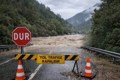 Adana Saimbeyli’de sağanak etkisi: Göksu Çayı taştı, kara yolu kapandı