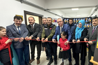 Depremde zarar gören okul kütüphanesi hayırsever desteğiyle yeniden açıldı