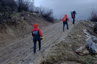 Şiddetli yağış ve fırtınada barınakları yıkılan 20 kişilik aile tahliye edildi