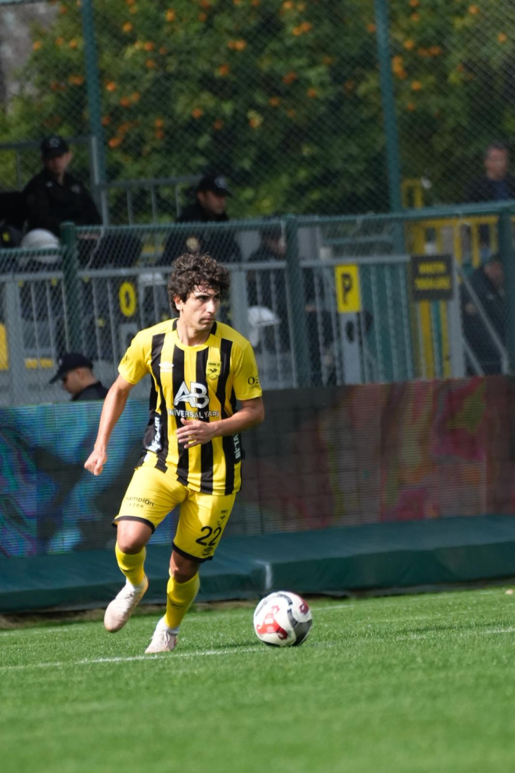 Adana 01 FK - Karaman FK maçında ilk yarı golsüz sona erdi 2