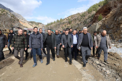 Adana’da çöken yol ve hasarlı köprü için seferberlik