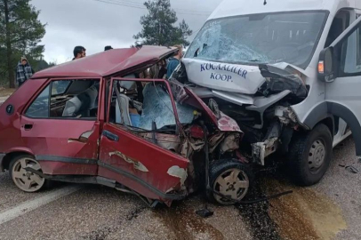 Bucak’ta feci kaza: Otomobil ile minibüs çarpıştı, 2 ölü 4 yaralı