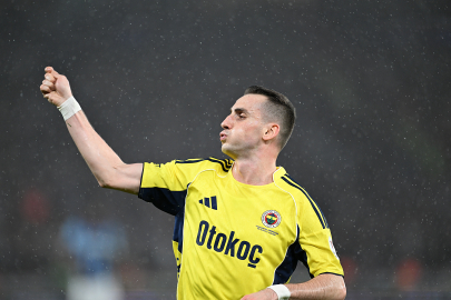 "Düştüğüm yerden kalkmayı bilirim!" Kerem Aktürkoğlu Trabzon zaferi sonrası şampiyonluk fitilini ateşledi