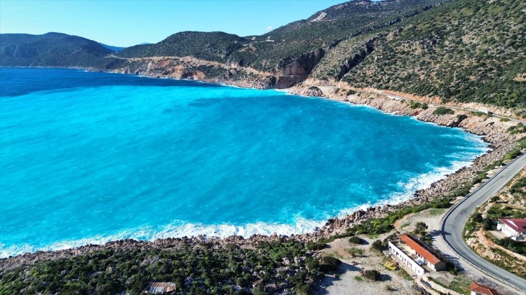 RENK SPEKTRUMUNDA KATMANLI GÖRÜNÜM