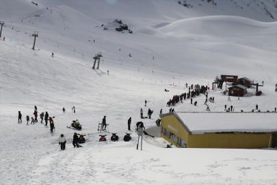 Davraz Kayak Merkezi hafta sonunda yaklaşık 24 bin kişiyi ağırladı