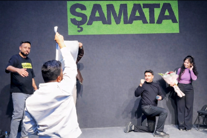 Kahkaha dolu gece teklif sürpriziyle taçlandı