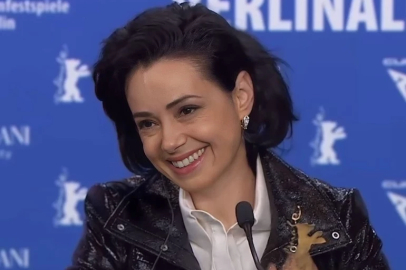 Özgü Namal'dan Berlin'de beklenmedik müdahale: "Türkiye'de çekilemediği için değil..."