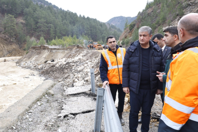 Vali Yavuz heyelandan etkilenen Feke–Saimbeyli yolunda inceleme yaptı