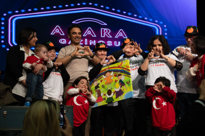 Adana’da engelsiz sanat buluşması: Özel çocuklar Uğur Aslan’la sahne öncesi bir arada