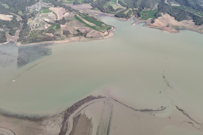 Adana Seyhan’da su seviyesi yükseldi, Alman Köprüsü yeniden kayboluyor