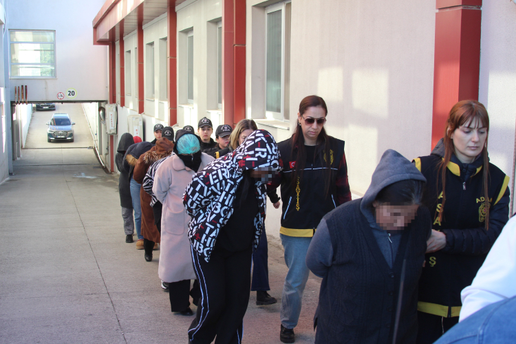 Adana merkezli 'Son Reçete' operasyonu Milyonluk ilaç vurgununda 34 tutuklama 2