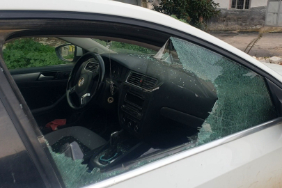 Hatay’da pes dedirten hırsızlık: Otomobilin camını kırıp 100 Bin TL’yi aldılar