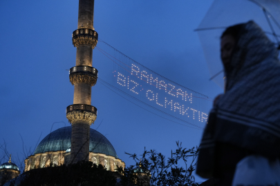 Ramazan ayının müjdecisi mahyalar yanmaya başladı