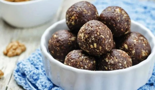 Çikolatalı Avokado Puding Topları