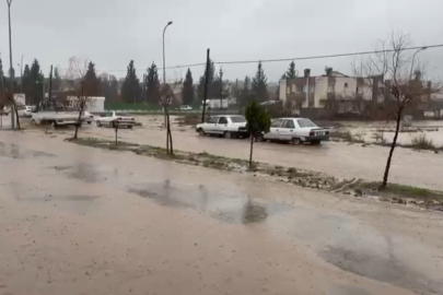 Toprakkale’de şiddetli yağış hayatı felç etti