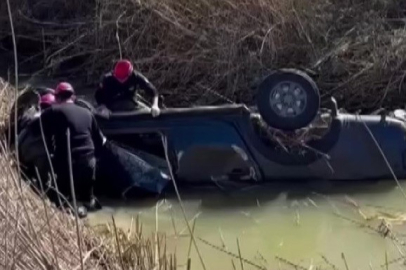 Adana’da kamyonet dereye devrildi: Sürücü hayatını kaybetti
