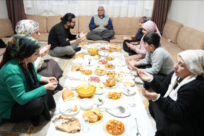 Akşam ezanının en erken okunduğu yerlerden Şemdinli'de ilk iftar yapıldı