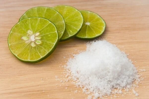 Limon ve Tuz Karışımıyla Ferahlatıcı Temizlik