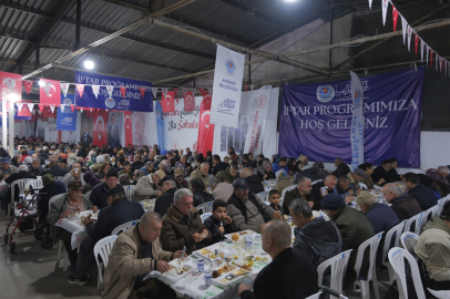 Adana Vakıflar Bölge Müdürlüğü, Mersin’de vatandaşlarla iftar sofrasında buluştu
