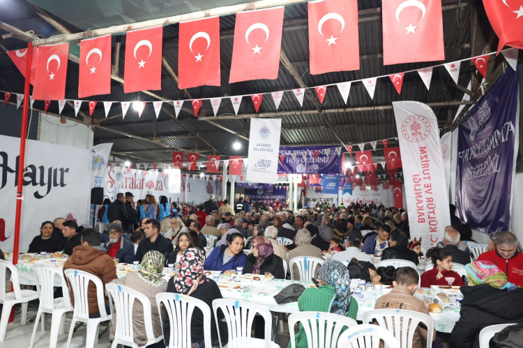 Akdeniz’de Ramazan’ın ilk iftarı gönül sofrasında yapıldı 2