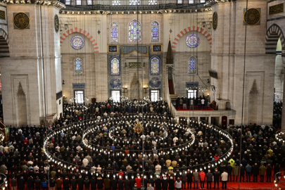 Camilerde ramazanın ilk cuma namazı kılındı