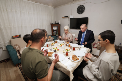 Cumhurbaşkanı Erdoğan, iftarda Kayacık ailesinin misafiri oldu