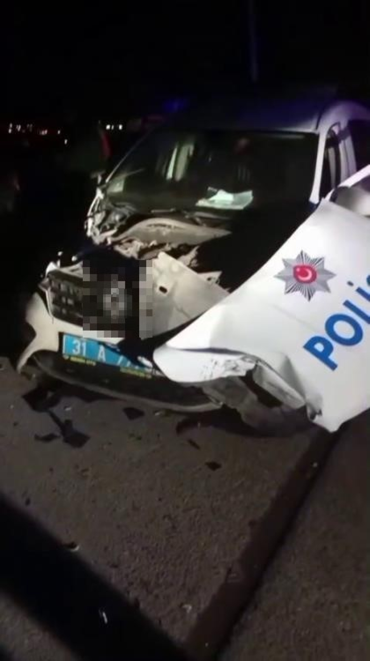 Hatay’da alkollü sürücü polis aracına çarptı: 2 yaralı 2
