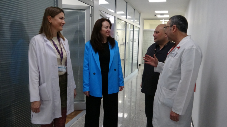 Mersin'de pandemi dönemi ölümle burun buruna gelen anne doktorlarıyla buluştu 2