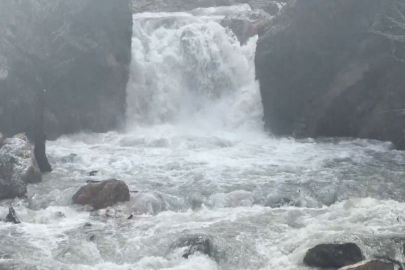 Osmaniye Karaçay Şelalesi sağanakla coştu