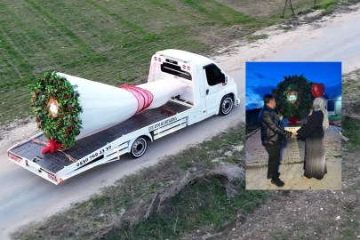 Oto kurtarıcı dev çiçek buketiyle evlenme teklifine gitti