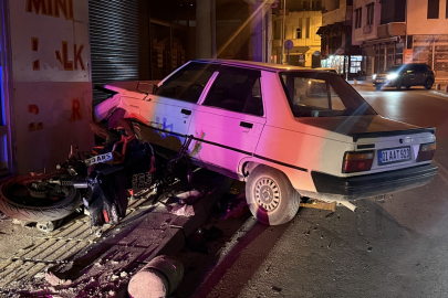 Mersin Akdeniz'de otomobil ile motosiklet çarpıştı: 1 yaralı