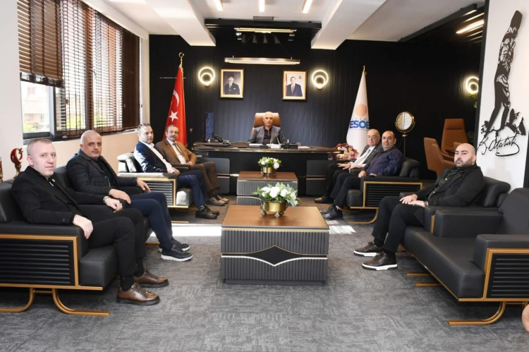 Başkan Oğuz Başman, esnaf ve sanatkarların sorunlarının çözümü noktasında mesai mefhumu gözetmeden yürüttükleri çalışmalara değinerek, verilen destekler ve hayata geçirilen hizmetler dolayısıyla AESOB Başkanı Niyazi Göger’e teşekkür etti. Başman ayrıca, odanın hedefleri ve planladıkları projeler hakkında bilgi vererek, sektörde kaliteyi artırmayı ve mesleki dayanışmayı güçlendirmeyi amaçladıklarını ifade etti.