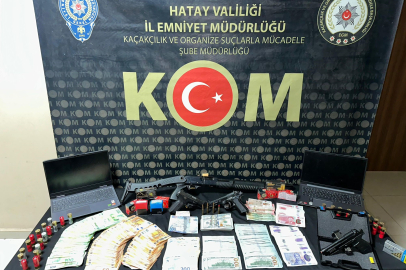 Hatay merkezli 8 ilde gümrük rüşveti operasyonu: Milyonlarca TL’lik döviz ve silah ele geçirildi