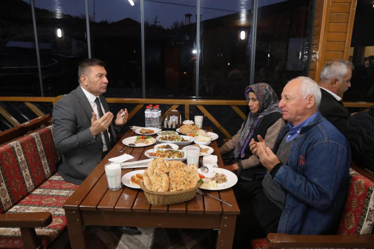 Karaisalı’da şehit yakınları ve gaziler Ramazan sofrasında buluştu