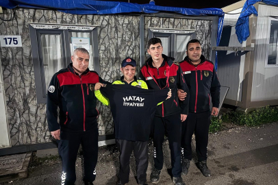 Depremzede Batuhan’a unutulmaz doğum günü sürprizi