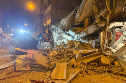 Hatay İskenderun’da yıkım sırasında bina çöktü: Canlı izine rastlanmadı