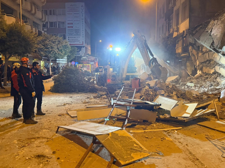 Hatay İskenderun’da yıkım sırasında bina çöktü Canlı izine rastlanmadı 2